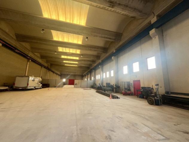 Immobile di 800 m² con 5 locali in affitto a Nuvolera - Foto 4
