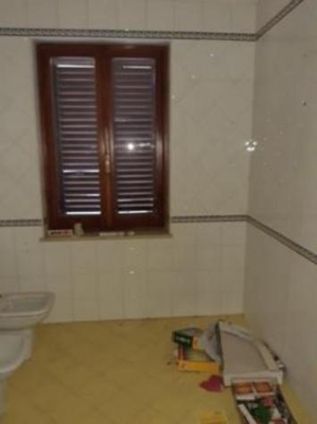Immobile in asta di 270 m² con più di 5 locali e box auto in vendita a Terni - Foto 10