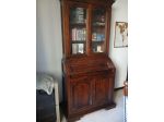 Credenza classica in legno con vetrinetta