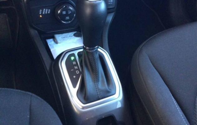Jeep Renegade 2.0 Mjt 140CV 4WD Limited 57343 KM - Foto 6