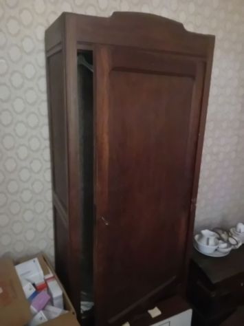 Armadio in legno vecchio