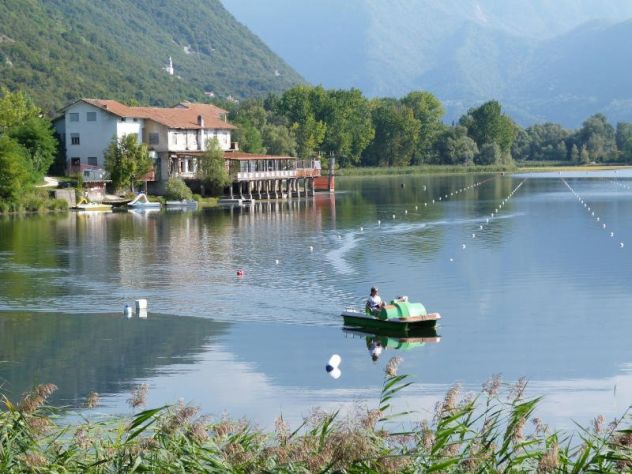 Locazione turistica e locale commerciale a Revine Lago