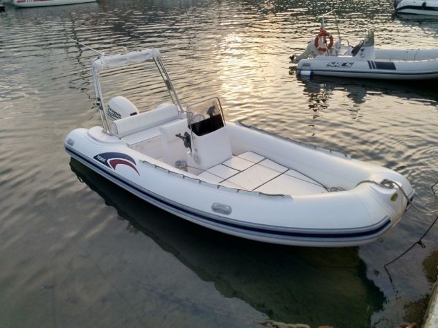 Gommone Predator 5,70 anno 2014 con motore 4t Suzuki 40 Ari - Foto 7