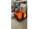 Transpallet con operatore a bordo