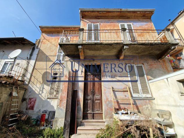 CASA INDIPENDENTE DA RISTRUTTURARE CON CORTILE IN CENTRO - Foto 2