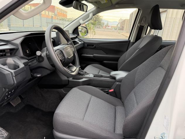 Toyota Hilux 2.8 D-4D A/T 4WD 48V 4 porte Double Cab KM ZERO - Foto 9