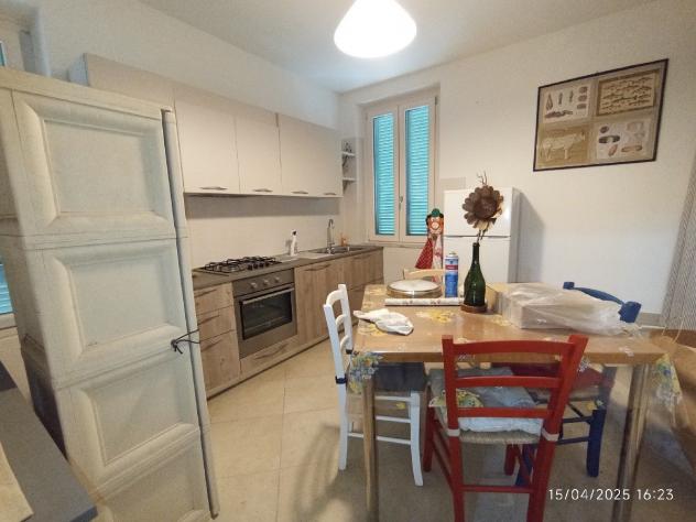 Appartamento con ingresso indipendente e posto auto . Primo piano . Completamente ristrutturato ed arredato . - Foto 11