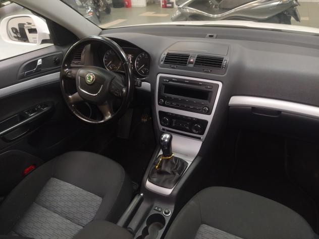 Skoda Octavia 1.6 TDI CR F.AP. Wagon Comfort - Foto 8