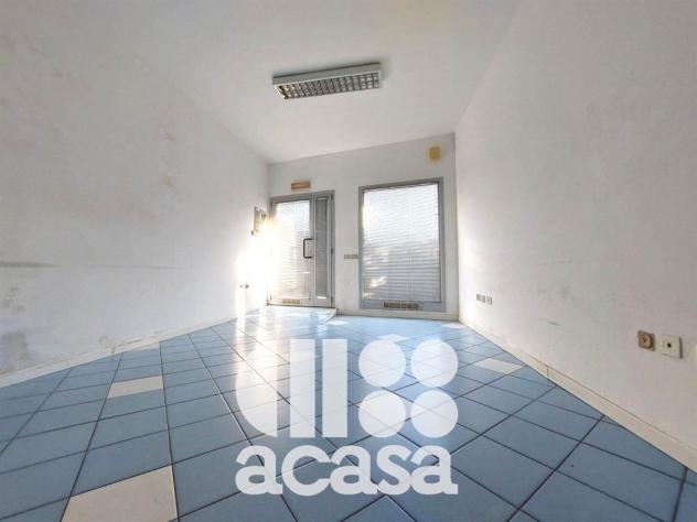 AFFITTASI NEGOZIO/UFFICIO ADIACENTE AL PORTOCANALE