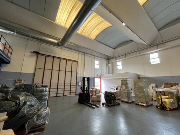 Immobile di 1600 m² con più di 5 locali in vendita a Brescia - Foto 11