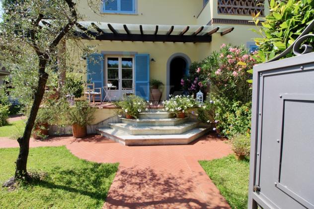 VILLA di 15 vani e di 300 mq (PIETRASANTA - Pietrasanta) rif. 046 - Foto 5
