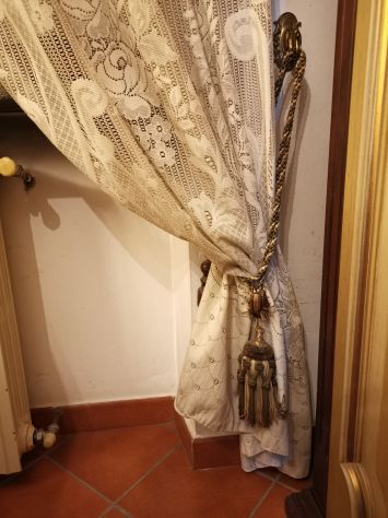 Tendoni e tendine in pizzo + mantovana e cordoni come nuovi - Foto 4