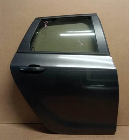 PORTA POST.DX GRIGIO MEDIO MET. C/A. Elettr. e S. Mod. SW 999-U1297148 Carrozzeria Lamierati esterni Porte Porta post. dx. OPEL - ASTRA J Sports To