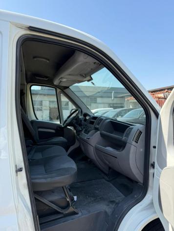PEUGEOT - Boxer - 330 2.2 HDi/120CV PC-TN Combi Comfort - Foto 9