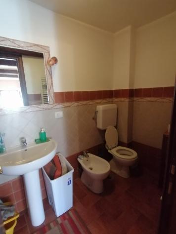 In una frazione del comune di Castell'Azzara, più precisamente a Selvena, dove sono presenti i servizi di prima necessità; , vendiamo appartamento su - Foto 15