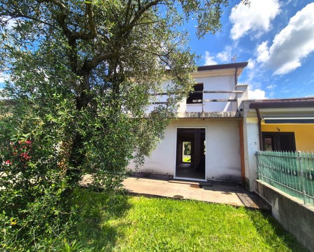 Villa a schiera in vendita a Luni