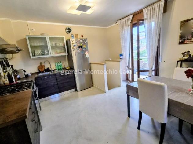 CASA CON GIARDINO NEL CUORE DEL PAESE – COMFORT, SPAZI E TUTTI I SERVIZI A PORTATA DI MANO - Foto 17
