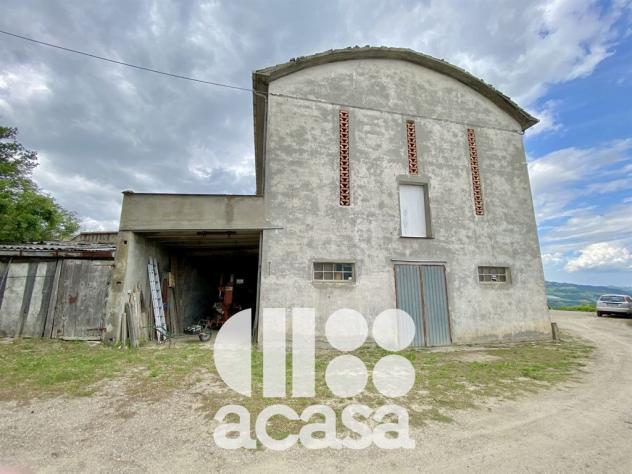 CASALE con CAPANNONI e TERRENO AGRICOLO - Foto 6