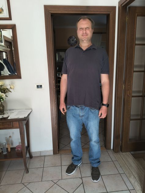 Uomo 42 anni cerco donna Tel:3472901177