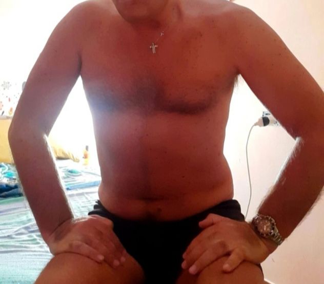 Uomo di 52 anni cerca bella massaggiatrice tantra a domicilio