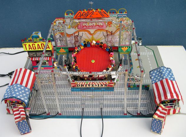 TAGADA identico a quello vero ma costruito in LEGO di grandi dimensioni - Foto 4