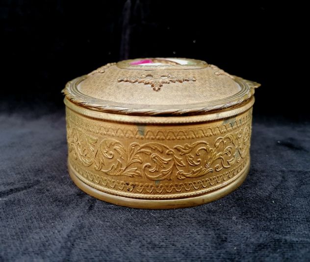 ANTICA SCATOLA IN BRONZO DORATO CON MINIATURA SU PORCELLATA, FINE 1800. - Foto 5