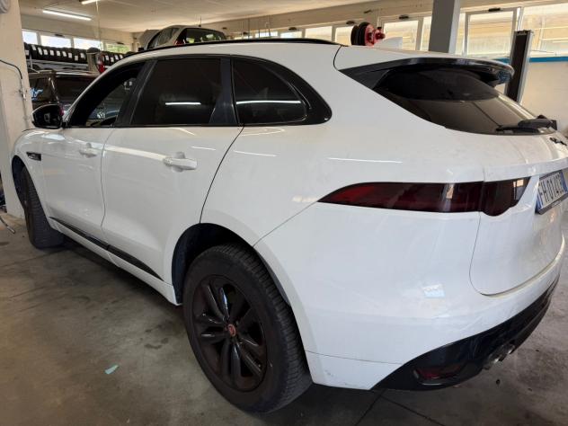 Jaguar F-Pace 2.0 D 180 CV AWD Portfolio MOTORE FUSO - Foto 3