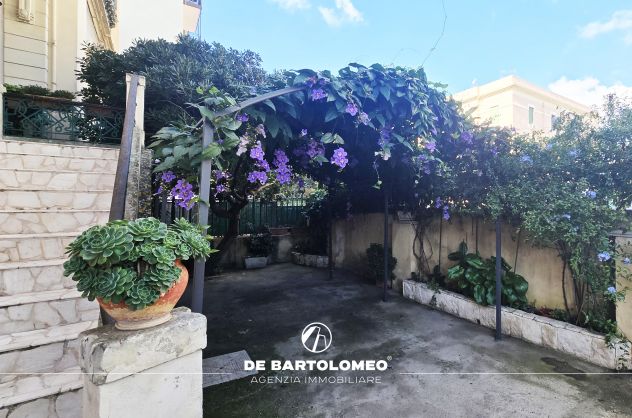 VIA C.BATTISTI RIFINITO APPARTAMENTO CON CORTILE - Foto 8