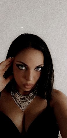 Offresi modella per shooting Glamour , abito da sera , elegante - Foto 4