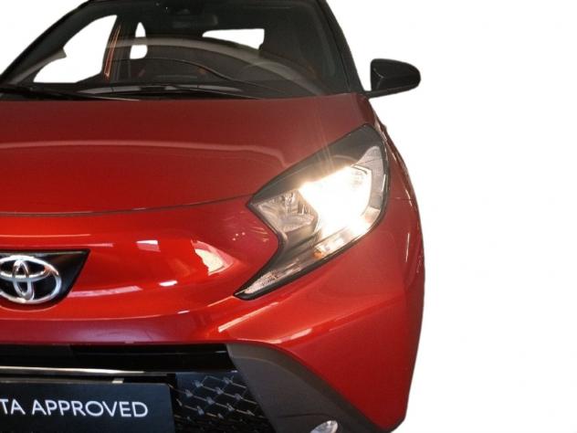 Toyota Aygo X 1.0B (72 CV) Trend S-CVT - Foto 10