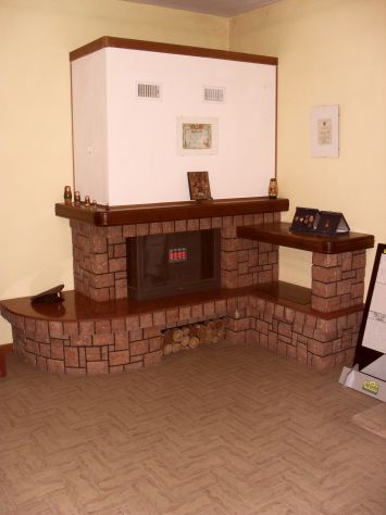 Caminetto ad angolo con rivestimento marmo - Foto 4