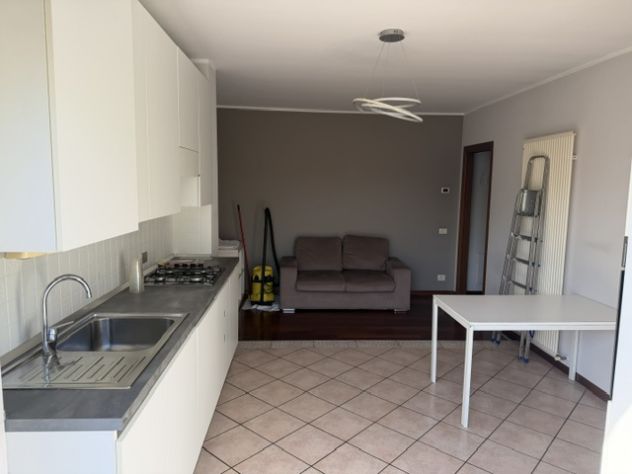 BILOCALE con box e cantina libero da subito - Foto 3