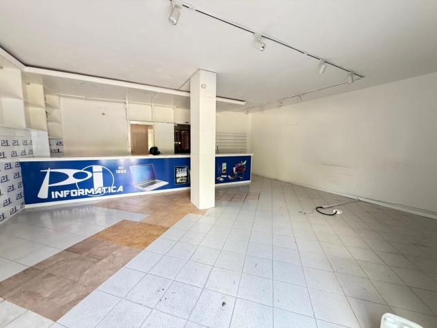 negozio in affitto a Caserta in zona Centro Città