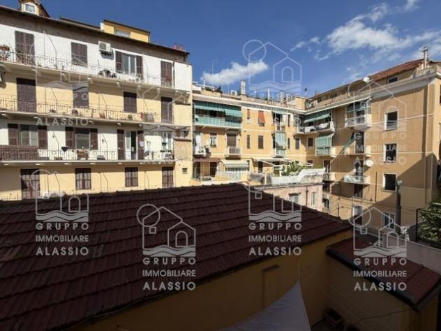 ALASSIO: Proponiamo grande alloggio in via Dante - Foto 12