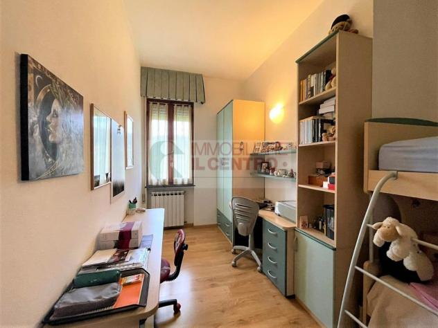Vicino al Centro di Sarzana Villa trifamigliare con fondi commerciali e giardino - Foto 17