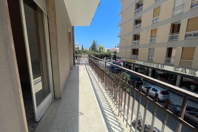 Spazioso appartamento con ampio loggiato in vendita a Bisceglie - Foto 2