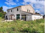 TIPICA CASA COLONICA MARCHIGIANA DI AMPIE DIMENSIONI CON LOCALI USO DEPOSIT &hellip;