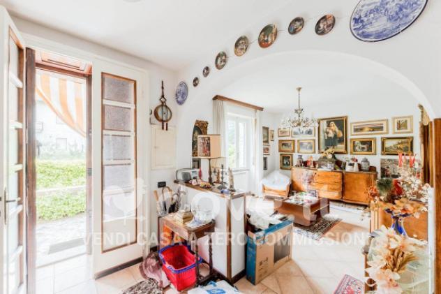 Villa di 350 m² con più di 5 locali e box auto in vendita a Cocquio-Trevisago - Foto 3