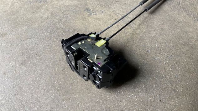 Chiusura centralizzata posteriore SX Hyundai I20 del 2012 (81410-1J020) - Foto 3
