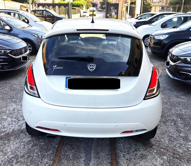 Lancia Ypsilon 1.2 KM 63000 CLIMA AUT. SENSORI CERCHI IN LEGA - Foto 4