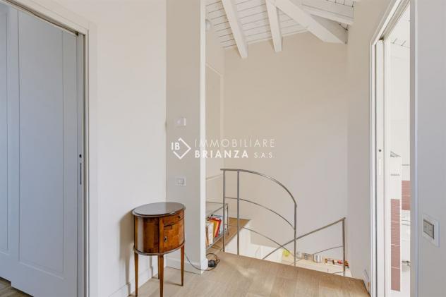 BESANA IN BRIANZA: IN VENDITA ELEGANTE 3 LOCALI SU DUE LIVELLI CON GIARDINO PRIVATO - Foto 10