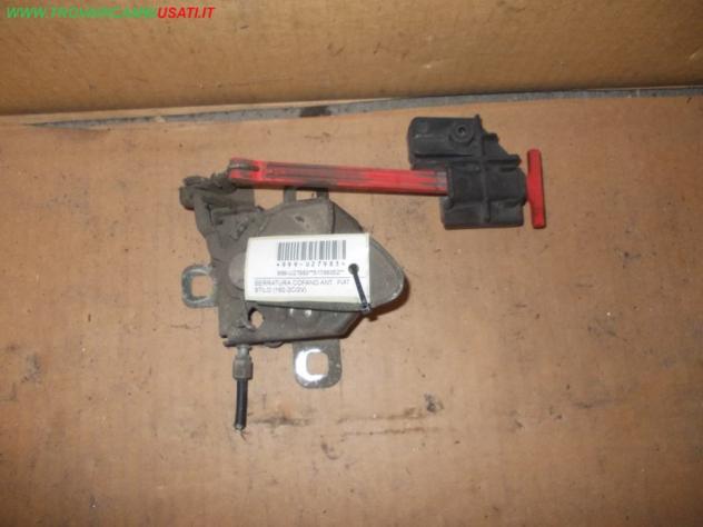 SERRATURA COFANO ANT. FIAT STILO (192-2C/2V)  Carrozzeria  Lamierati esterni  Cofano  Serratura cofano FIAT - STILO - 01-10-2001 - 01-06-2009