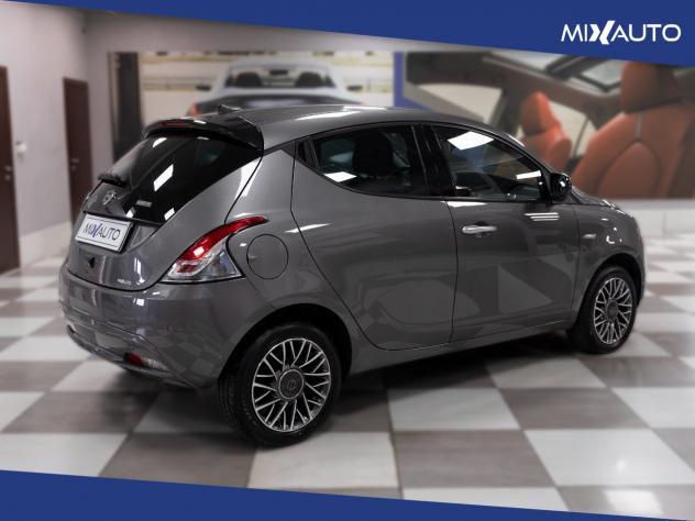 Lancia Ypsilon 1.0 Firefly Hybrid Gold Plus 70CV 5 Porte - Foto 5