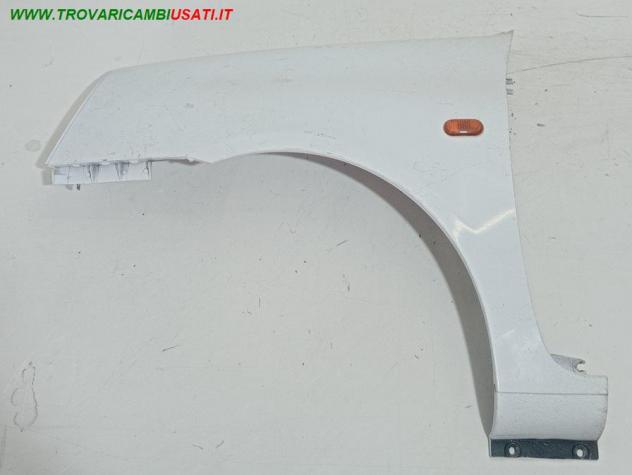 PARAFANGO ANT. SX BIANCO IN PLASTICA 999-U1560878 Carrozzeria  Lamierati esterni  Fiancate  Parafango ant. RENAULT - CLIO II - 2001  2003, RENAULT - C