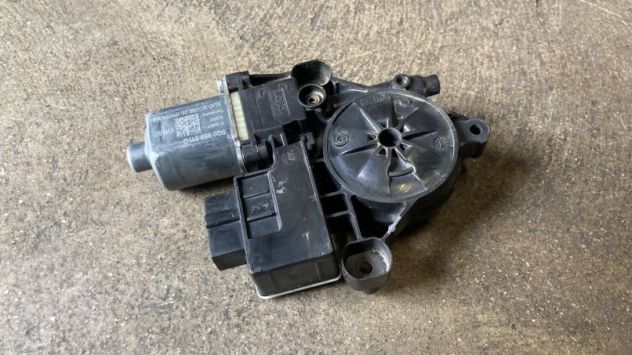 Motorino alzacristallo posteriore SX Volkswagen Golf 7 del 2017 (5Q0959811D) - Foto 2
