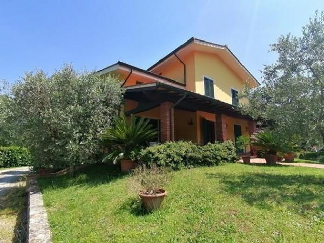 Villa in vendita a Montuolo - Lucca 300 mq Rif: 1386105