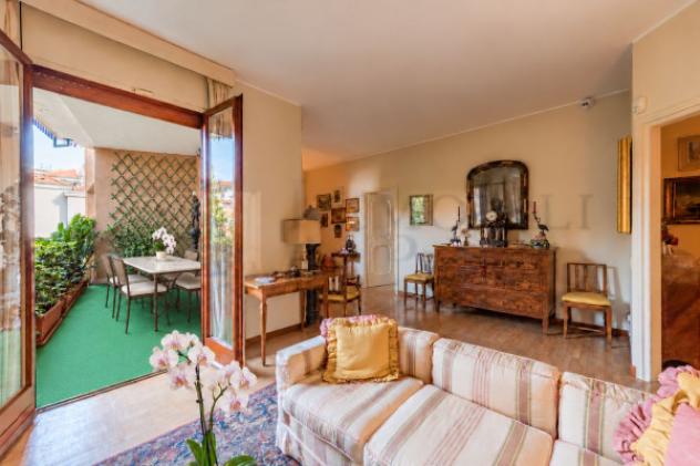 Appartamento di 236 m² con 5 locali e box auto doppio in vendita a Milano