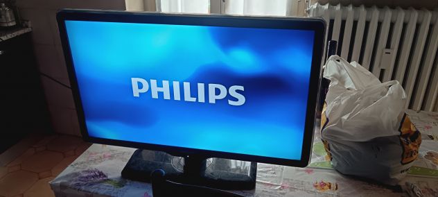 Due TV lcd 32 marca philips uno da 20 pollici più regalo ecc - Foto 8