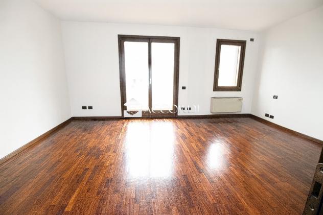 VILLA A SCHIERA di 4 vani e di 252 mq (CAERANO DI SAN MARCO) rif. CM5_1 - Foto 14