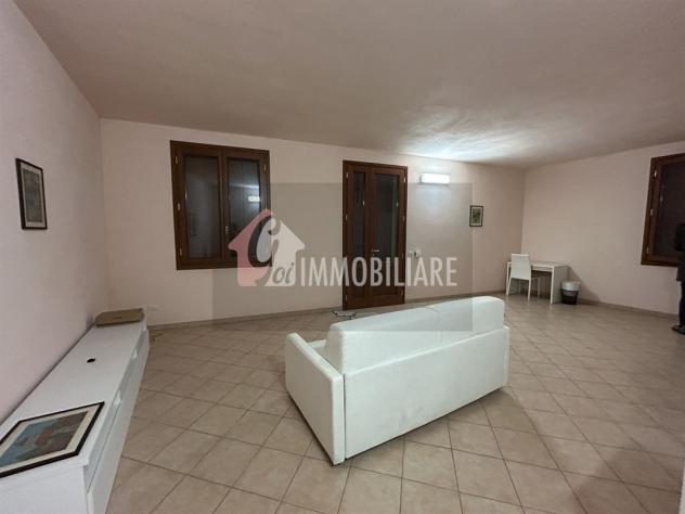 Elegante villa con giardino privato e possibilità bifamiliare - Foto 2